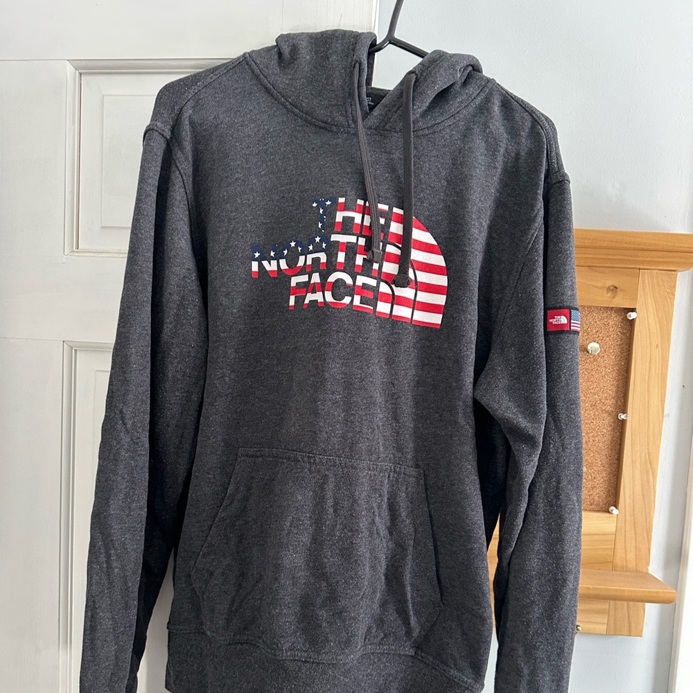 Men’s size small The North Face hoodie